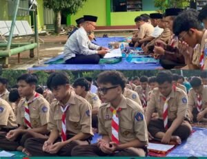 Madrasah Aliyah Negeri (MAN) Pemalang kembali melaksanakan program pembiasaan pembelajaran pada hari Jumat melalui kegiatan Jumat Agama. Kegiatan ini dilaksanakan pada Jumat, 9 Januari 2025, sebagai bagian dari upaya madrasah dalam meningkatkan keimanan dan ketakwaan seluruh warga madrasah, baik peserta didik, guru, maupun tenaga kependidikan. Kegiatan Jumat Agama dipandu langsung oleh Pembina Keagamaan MAN Pemalang, H. Eko Wardoyo. Sejak pagi hari, seluruh warga madrasah mengikuti rangkaian kegiatan dengan penuh kekhidmatan dan antusiasme. Agenda utama dalam kegiatan ini meliputi salat Duha berjamaah yang dilanjutkan dengan istighosah bersama. H. Eko Wardoyo dalam arahannya menyampaikan bahwa pembiasaan keagamaan merupakan fondasi penting dalam membentuk karakter religius peserta didik. Menurutnya, kegiatan seperti salat Duha berjamaah dan istighosah tidak hanya melatih kedisiplinan ibadah, tetapi juga menanamkan nilai tawakal, kebersamaan, serta keikhlasan dalam menjalani proses belajar dan kehidupan sehari-hari. “Melalui Jumat Agama ini, kita ingin membiasakan warga madrasah untuk selalu mendekatkan diri kepada Allah SWT. Dengan keimanan yang kuat, insyaallah akan lahir pribadi-pribadi yang berakhlak mulia, bermental tangguh, dan siap menghadapi tantangan zaman,” ungkapnya. Kegiatan ini mendapat dukungan penuh dari Kepala MAN Pemalang, H. Amaludin. Ia menegaskan bahwa pembiasaan keagamaan merupakan bagian penting dari budaya madrasah yang harus terus dijaga dan dikembangkan. Menurutnya, keberhasilan pendidikan di madrasah tidak hanya diukur dari prestasi akademik, tetapi juga dari kualitas karakter dan spiritual peserta didik. “MAN Pemalang berkomitmen untuk menghadirkan lingkungan pembelajaran yang seimbang antara ilmu pengetahuan dan penguatan nilai-nilai keagamaan. Kegiatan Jumat Agama ini adalah salah satu wujud nyata komitmen tersebut,” ujar H. Amaludin. Ia berharap, melalui kegiatan rutin ini, seluruh warga madrasah semakin memiliki kesadaran untuk menjadikan nilai-nilai agama sebagai landasan dalam belajar, bekerja, dan berinteraksi. Dengan demikian, MAN Pemalang tidak hanya menjadi pusat pendidikan akademik, tetapi juga menjadi madrasah yang menumbuhkan generasi beriman, berakhlak, dan berkarakter kuat.