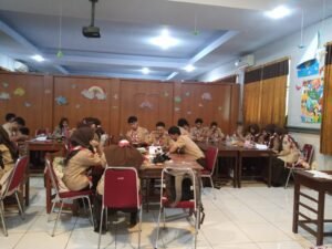 BUKU HARIAN YANG TAK PERNAH DIAM By : Poer Manise