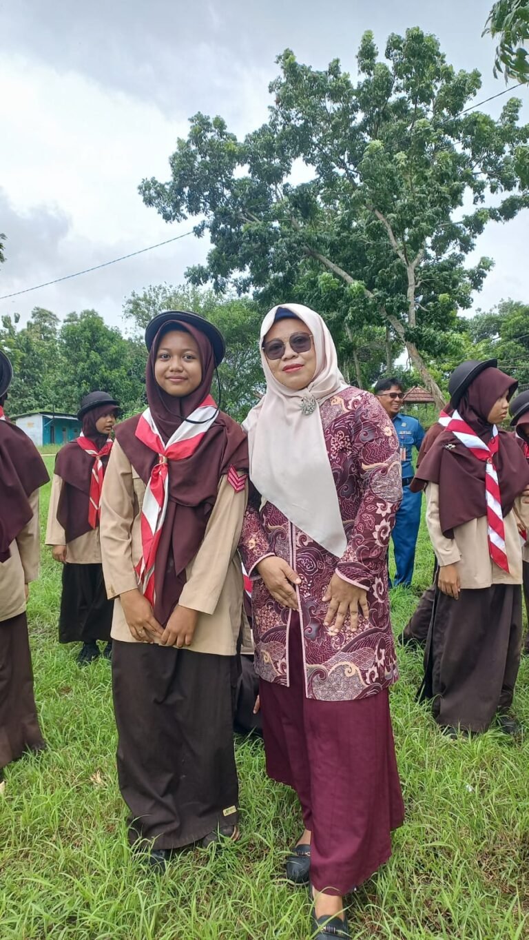 Rumi dan Kamera Kecil di Sudut Kota